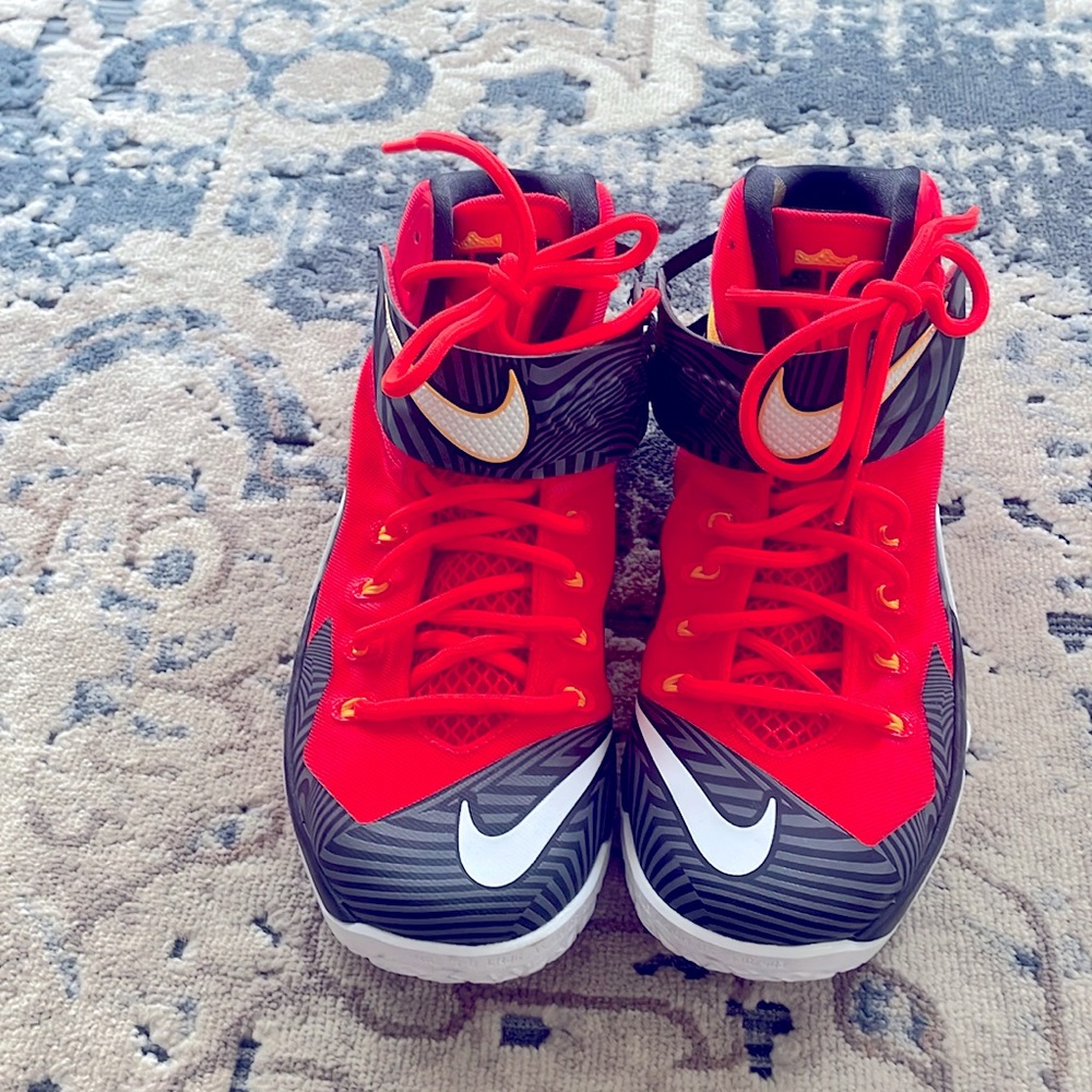 NWOT Nike zoom soldier VIII PRM LeBron 8.5